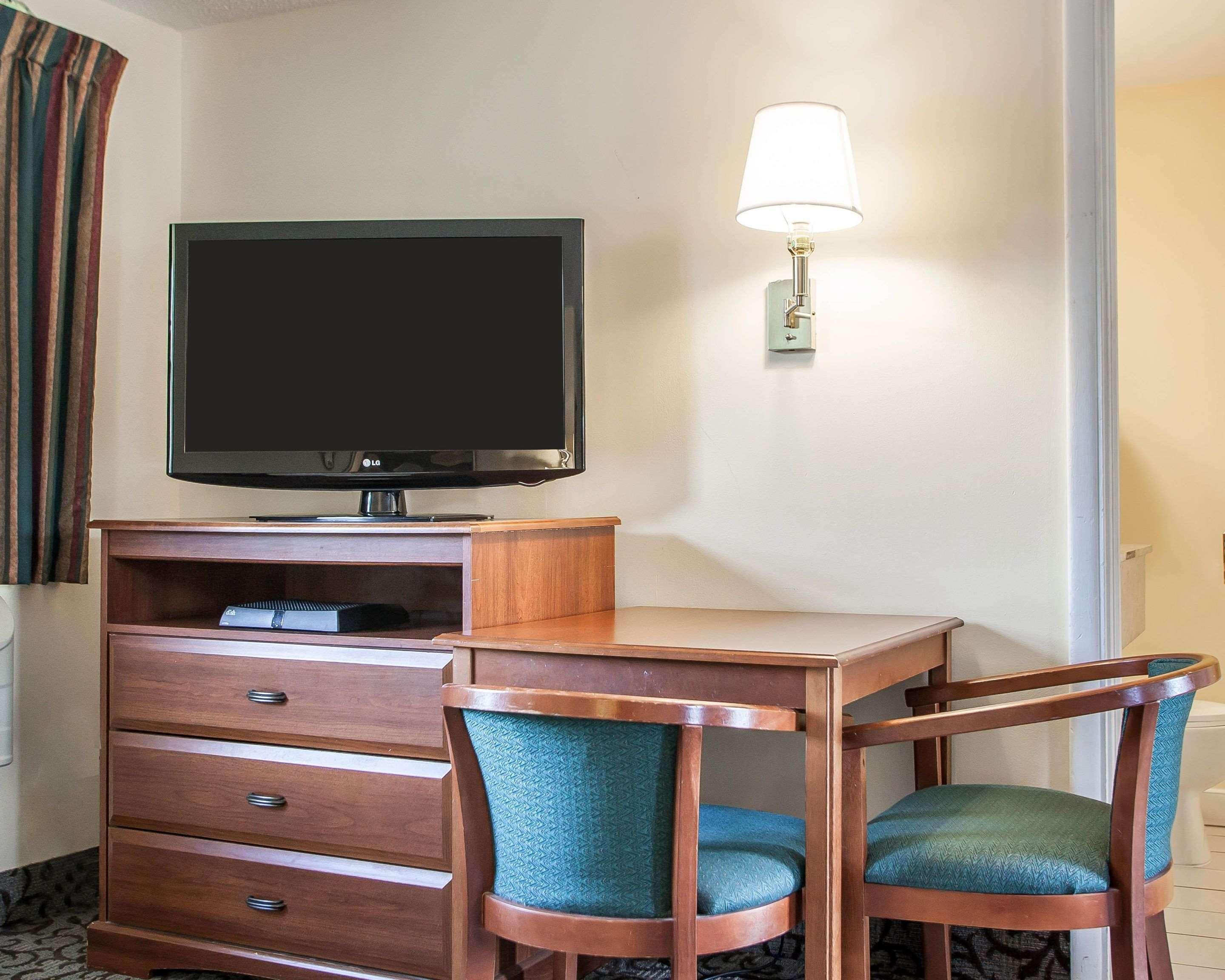 Econo Lodge Newton