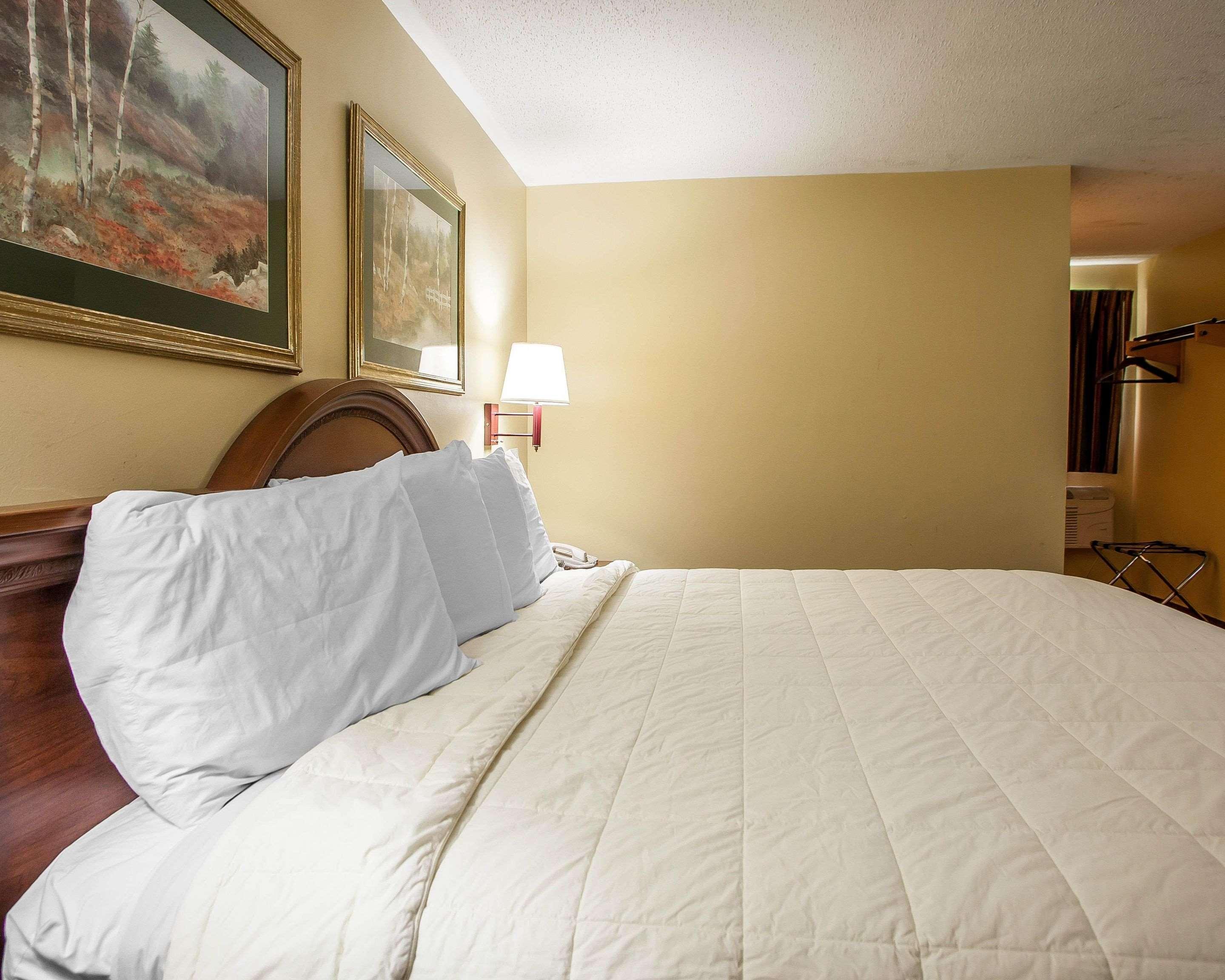 Econo Lodge Newton